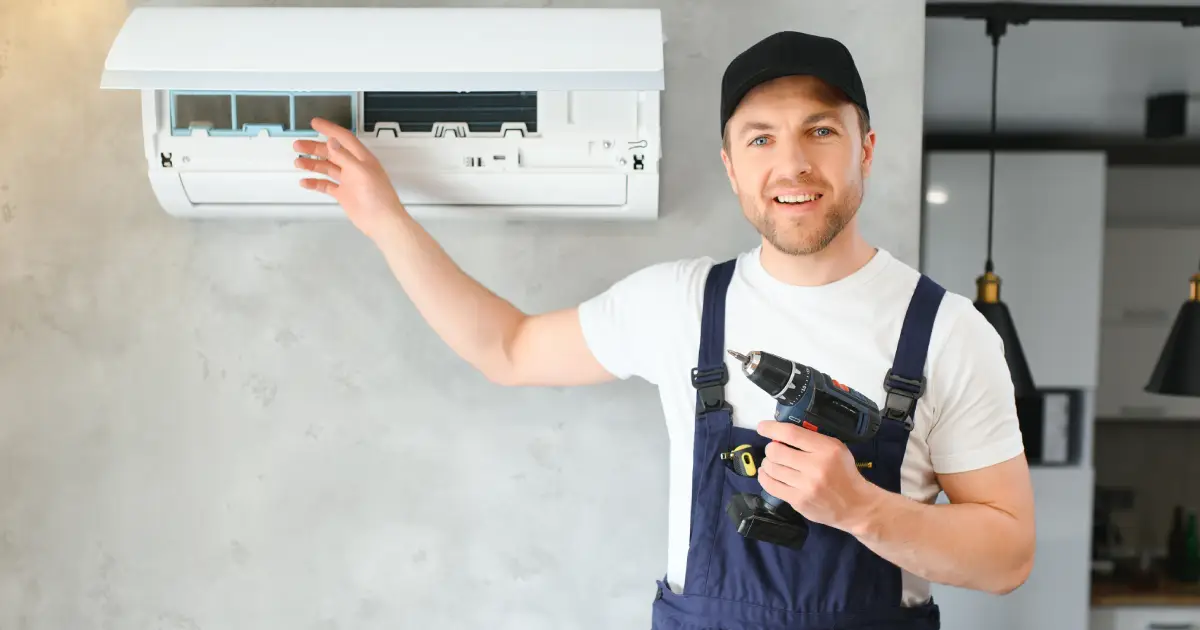 HVAC Repair Man Smiling - Meccom Air